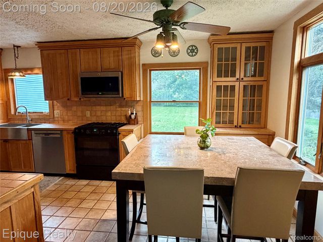 8484 Wesley Drive, Flushing Charter Township, MI 48433