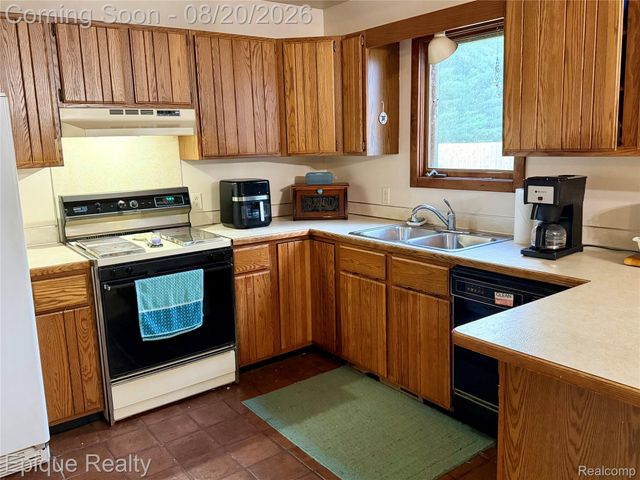8484 Wesley Drive, Flushing Charter Township, MI 48433