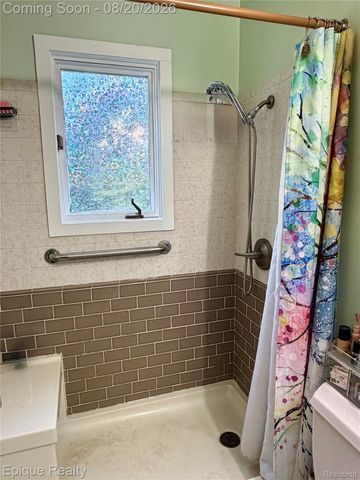 8484 Wesley Drive, Flushing Charter Township, MI 48433