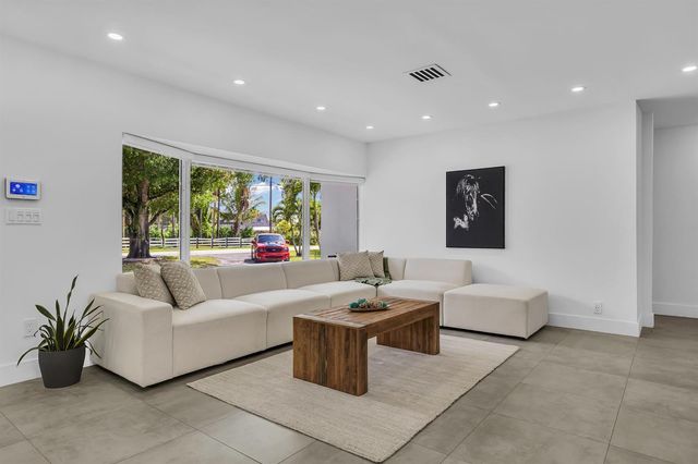 11821 NW 6th Court, Plantation, FL 33325