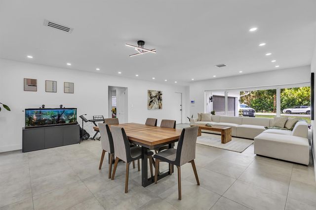 11821 NW 6th Court, Plantation, FL 33325