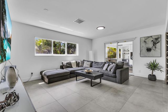 11821 NW 6th Court, Plantation, FL 33325