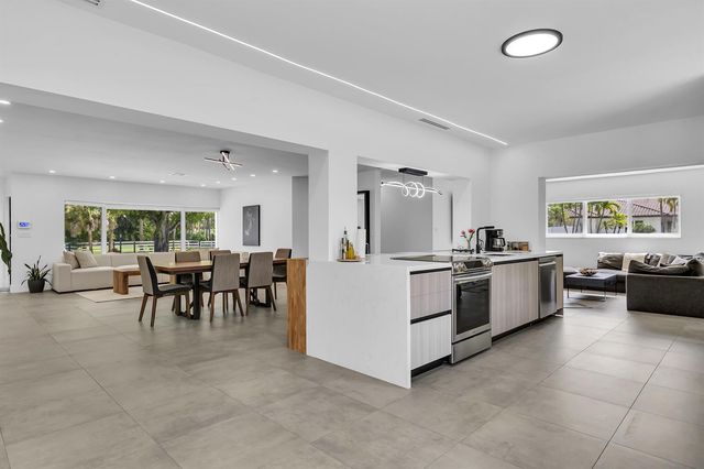 11821 NW 6th Court, Plantation, FL 33325