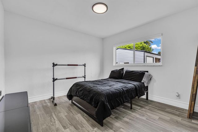 11821 NW 6th Court, Plantation, FL 33325