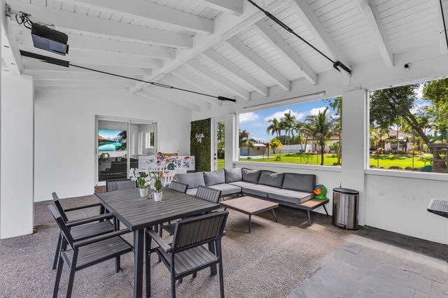 11821 NW 6th Court, Plantation, FL 33325