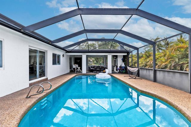 11821 NW 6th Court, Plantation, FL 33325