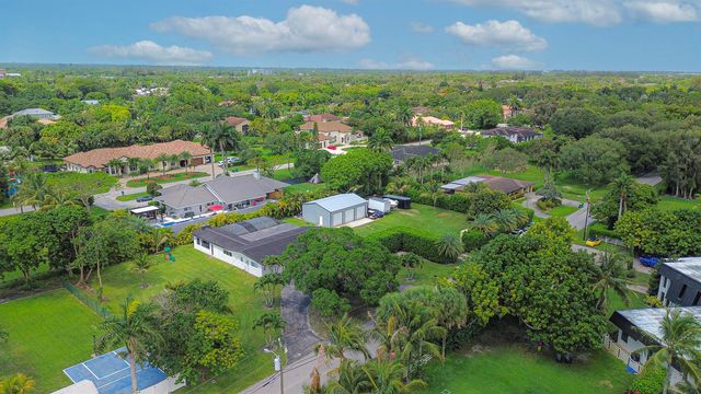 11821 NW 6th Court, Plantation, FL 33325