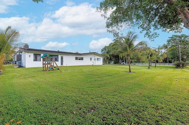 11821 NW 6th Court, Plantation, FL 33325