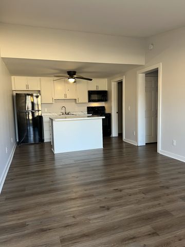 2421 Madison St Apt 13, Clarksville, TN 37043