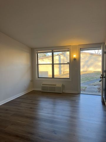 2421 Madison St Apt 13, Clarksville, TN 37043