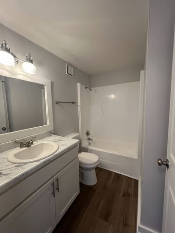 2421 Madison St Apt 13, Clarksville, TN 37043