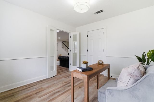 5 Devonshire Drive, Conroe, TX 77304