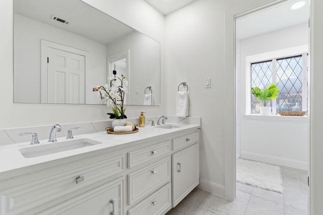 5 Devonshire Drive, Conroe, TX 77304