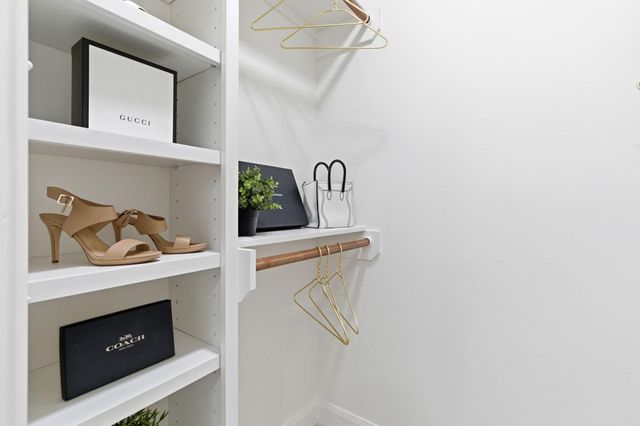 5 Devonshire Drive, Conroe, TX 77304