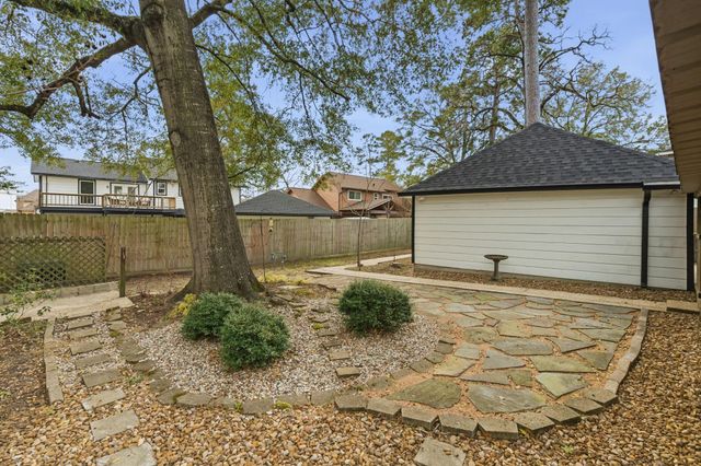 5 Devonshire Drive, Conroe, TX 77304