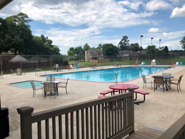 5 Devonshire Drive, Conroe, TX 77304