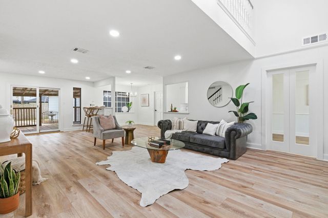 5 Devonshire Drive, Conroe, TX 77304