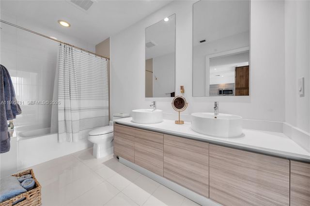 121 NE 34th St L606, Miami, FL 33137