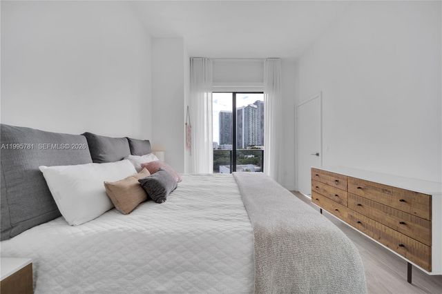 121 NE 34th St L606, Miami, FL 33137