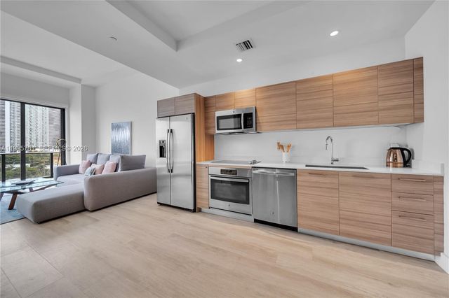 121 NE 34th St L606, Miami, FL 33137