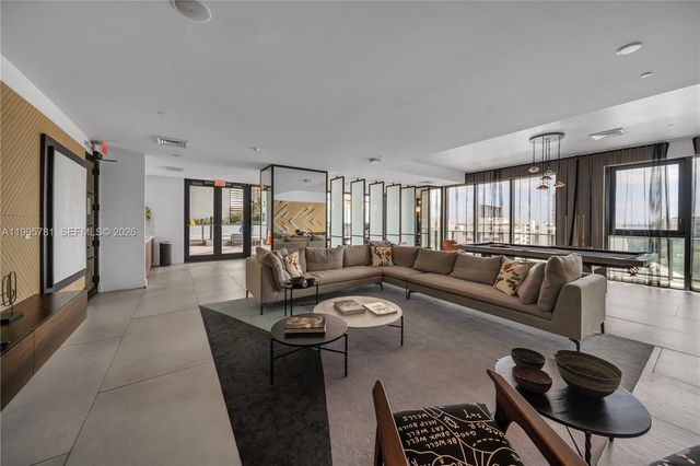 121 NE 34th St L606, Miami, FL 33137