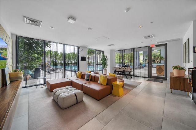 121 NE 34th St L606, Miami, FL 33137