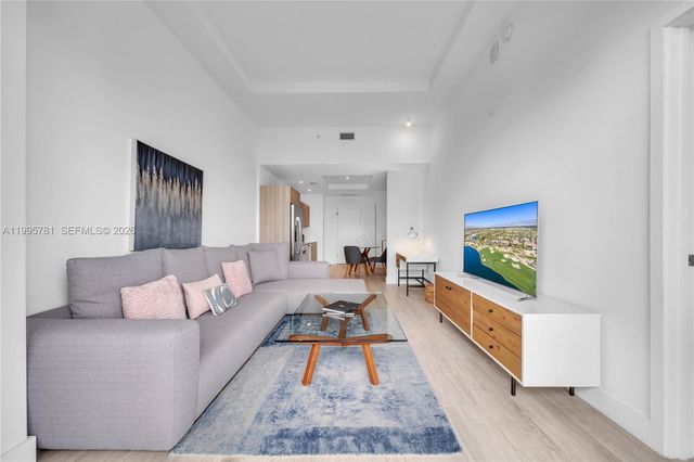 121 NE 34th St L606, Miami, FL 33137