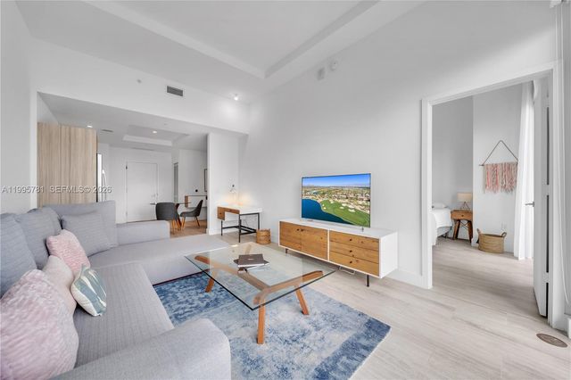 121 NE 34th St L606, Miami, FL 33137