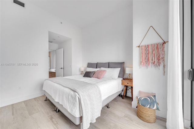 121 NE 34th St L606, Miami, FL 33137