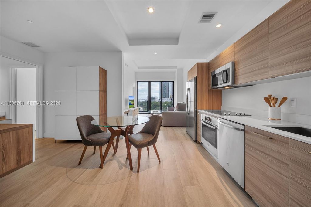 121 NE 34th St L606, Miami, FL 33137