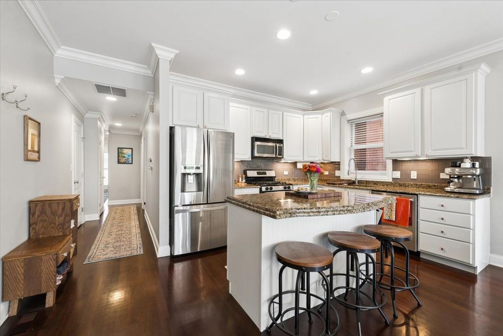 2454 W Foster Avenue 2E, Chicago, IL 60625 — photo 5