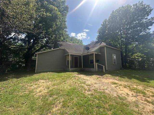 1803 W Houston Street, Paris, TX 75460