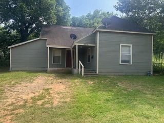 1803 W Houston Street, Paris, TX 75460