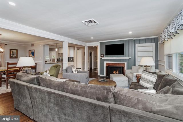 612 W CHESAPEAKE AVE, Towson, MD 21204