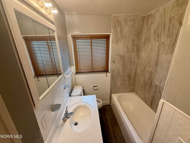 233 Majestic Drive, Toledo, OH 43608