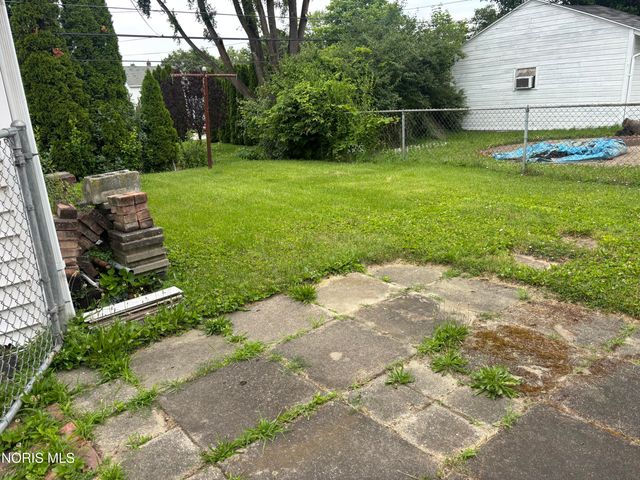 233 Majestic Drive, Toledo, OH 43608