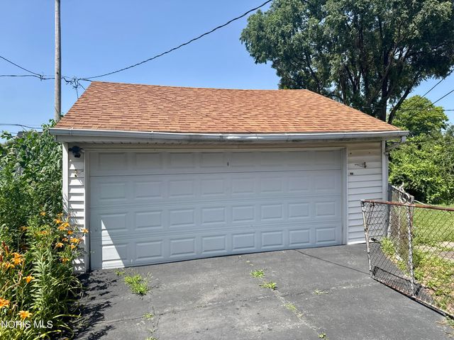 233 Majestic Drive, Toledo, OH 43608