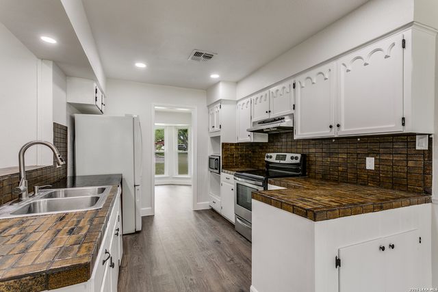 1518 Deer Run St, San Antonio, TX 78232