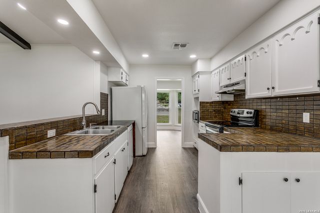 1518 Deer Run St, San Antonio, TX 78232