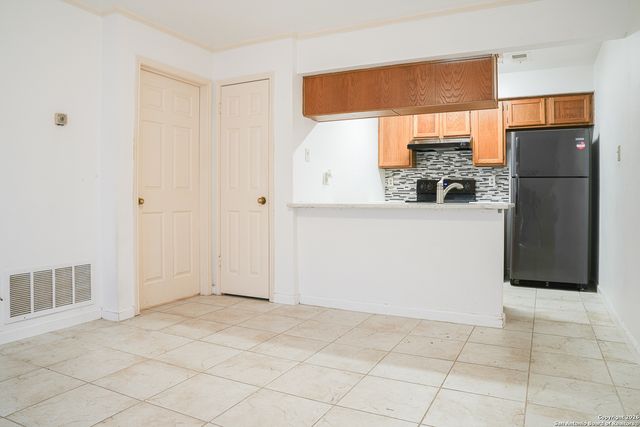 11610 Vance Jackson Rd Apt 987, San Antonio, TX 78230