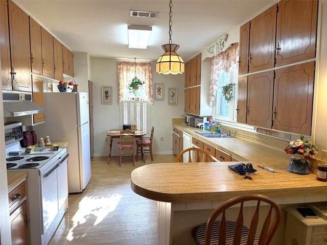 300 S Beech Street, Winnsboro, TX 75494