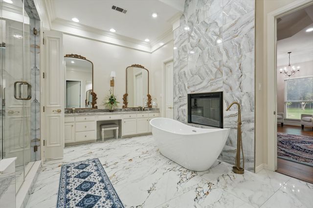 6260 Oak Hollow Drive, Burleson, TX 76028