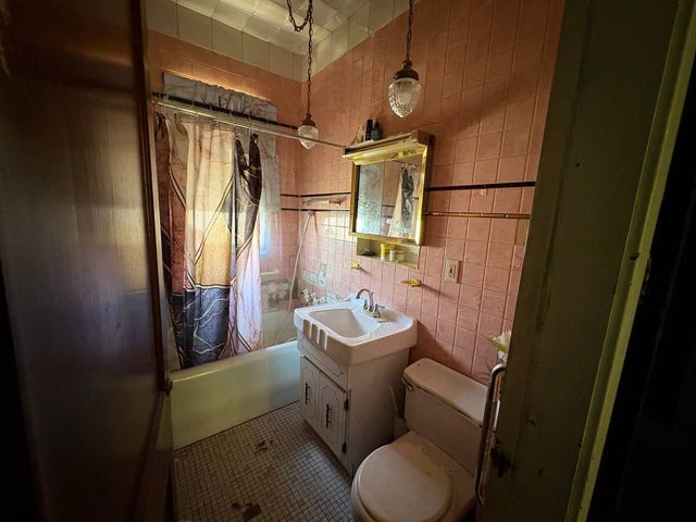 14032 S Burnham Avenue, Burnham, IL 60633