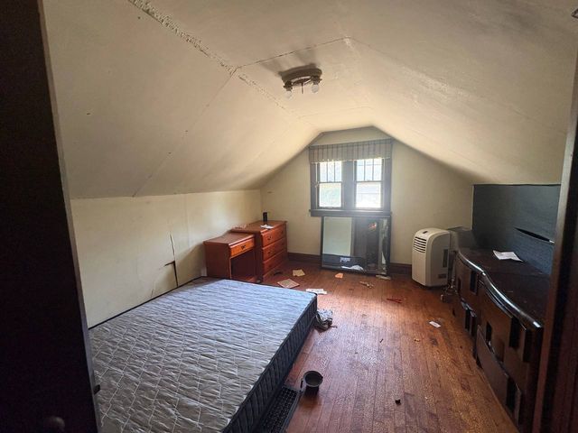 14032 S Burnham Avenue, Burnham, IL 60633