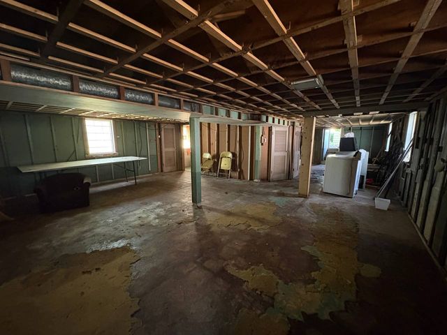 14032 S Burnham Avenue, Burnham, IL 60633