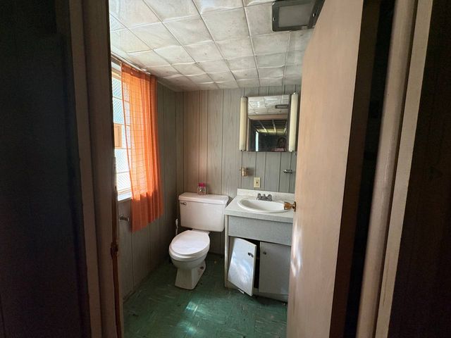 14032 S Burnham Avenue, Burnham, IL 60633
