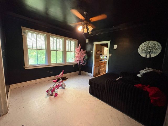 14032 S Burnham Avenue, Burnham, IL 60633