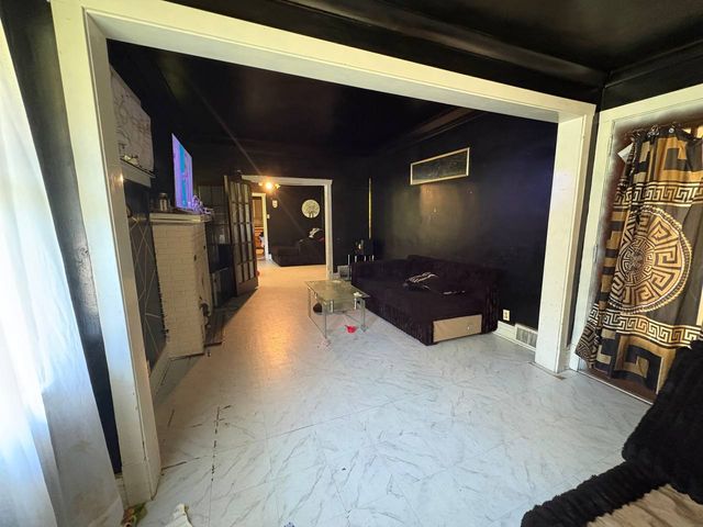 14032 S Burnham Avenue, Burnham, IL 60633