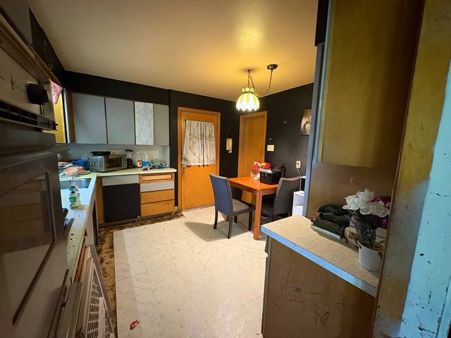 14032 S Burnham Avenue, Burnham, IL 60633