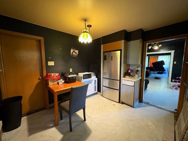 14032 S Burnham Avenue, Burnham, IL 60633